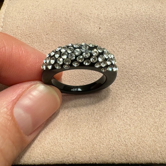 Acrylic ring with swarovski crystals - Picture 3 of 4